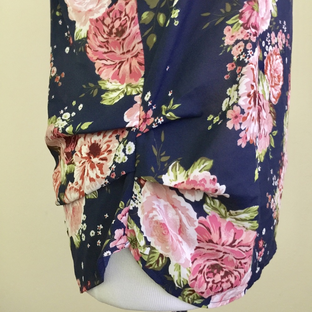 ⬇️COLOR SWATCH Floral Tank Top - Picture 4 of 7